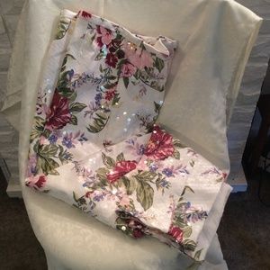 ON SALE NOW, BUNDLE FOR BIGGER SAVINGS JON Classic Floral Straight Ankle Size 6